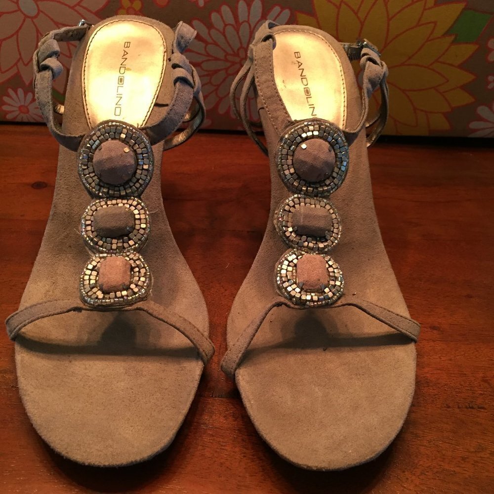 Bandolino Precious Suede  Wood Heels  10M
